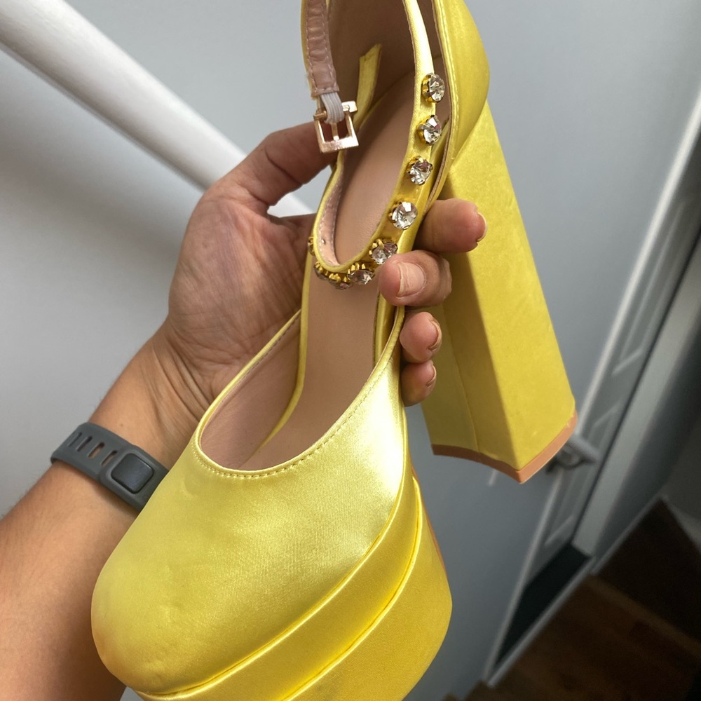Yellow platform heel